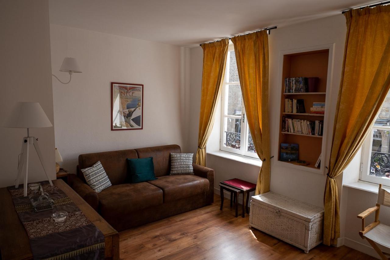 Appartement Place Des Cordeliers ดีน็อง ภายนอก รูปภาพ