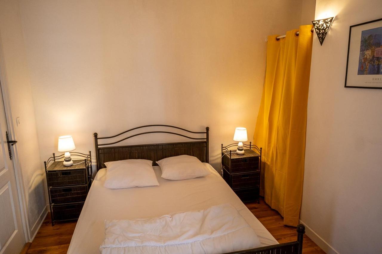 Appartement Place Des Cordeliers ดีน็อง ภายนอก รูปภาพ