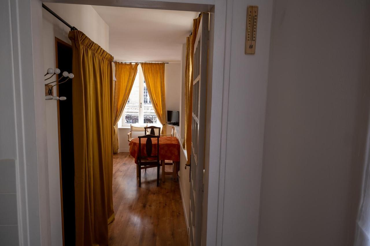 Appartement Place Des Cordeliers ดีน็อง ภายนอก รูปภาพ